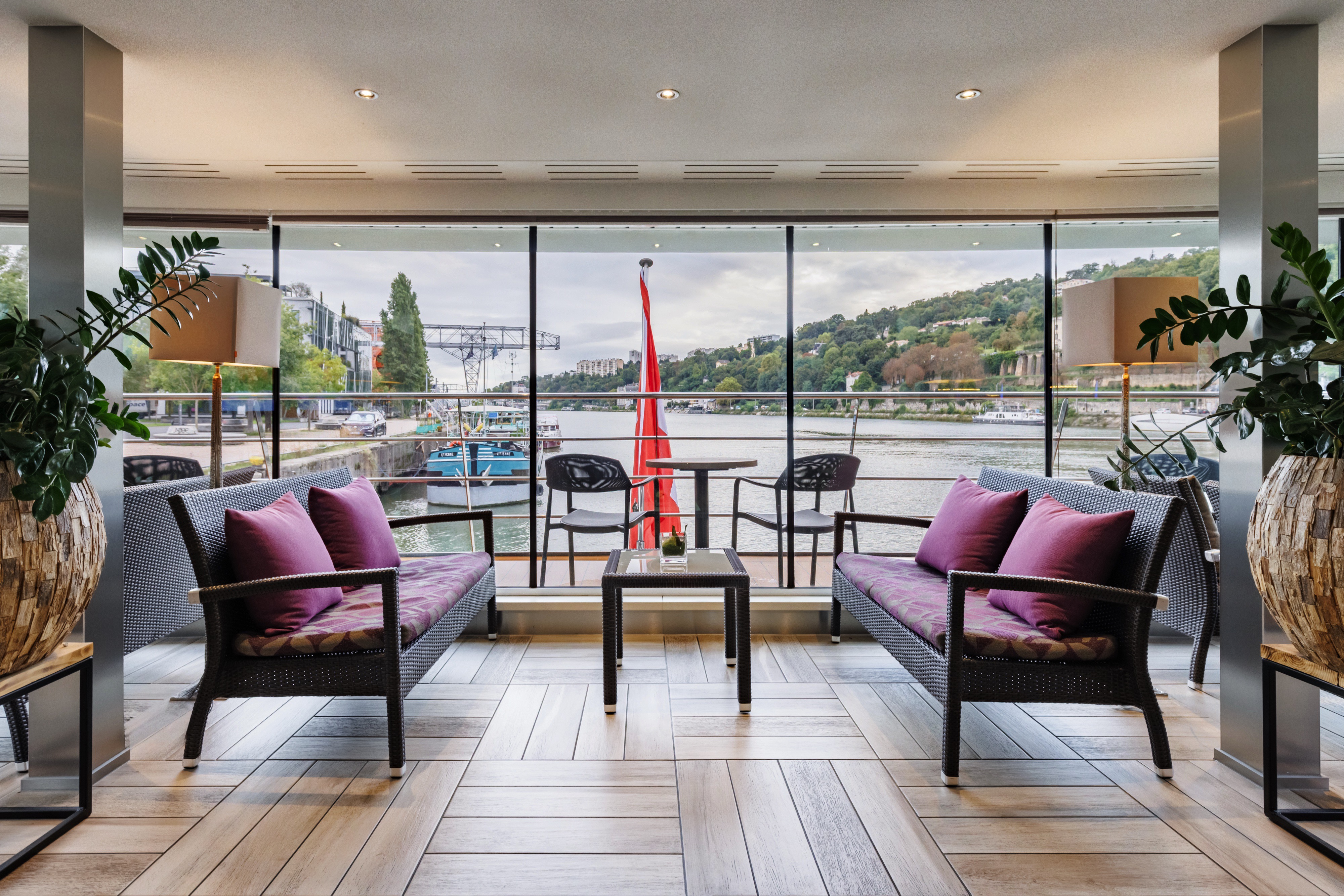 Avalon Poetry II - Club Lounge